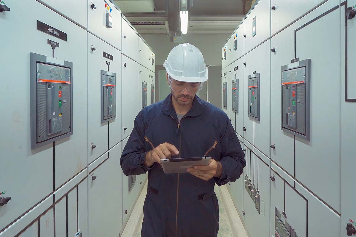 Control of energy consumption in an electrical room